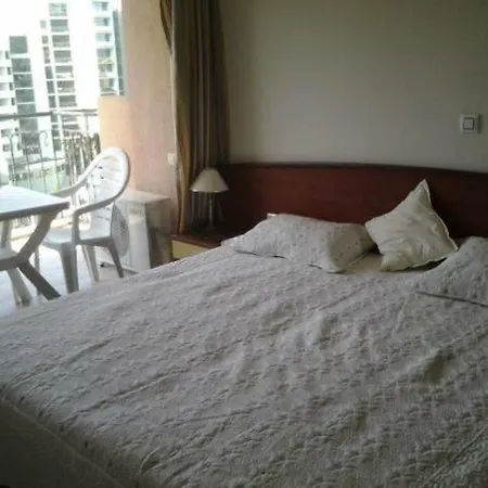 Luxury 4 Star Complex, Beach Front, Perfect Location Heart Of Sunny Beach דירה *